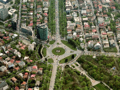 Charles de Gaulle Plaza