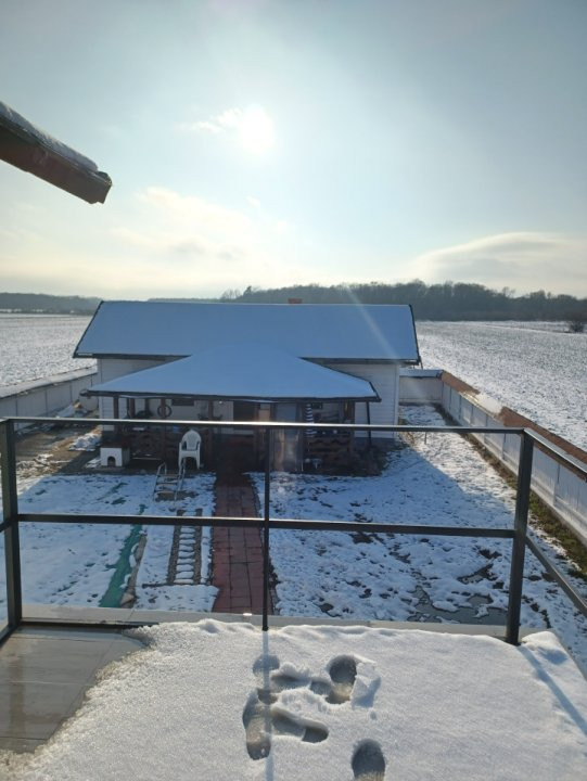 De vanzare vila in Calugareni cu piscina si teren cu sprafata de 5600 mp.