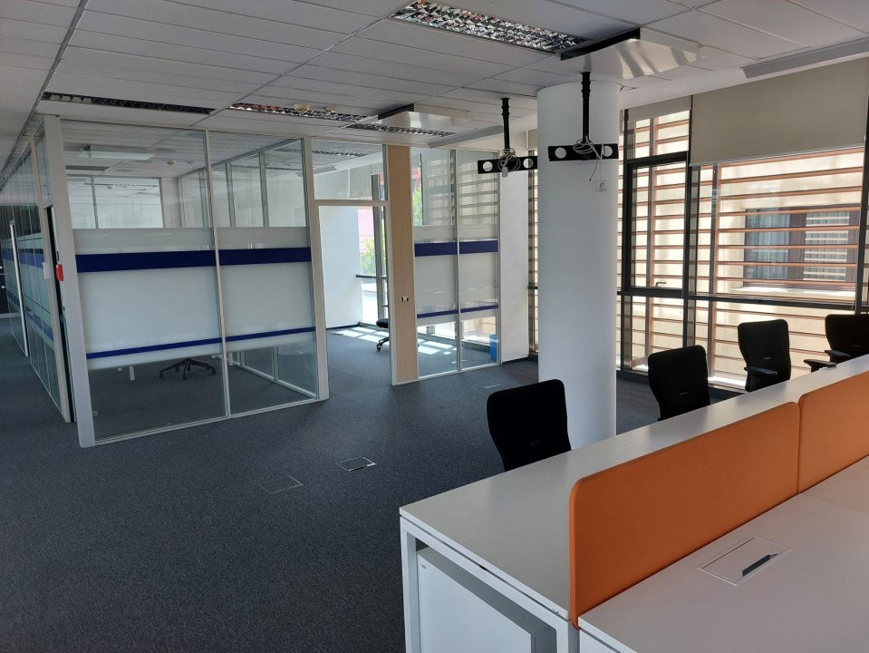 Închiriere spaţiu birouri amenajat în N. Caramfil - metrou Aurel Vlaicu
