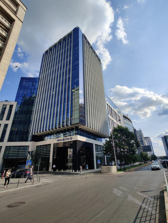 Spatiu de retail sau office in zona piata Victoriei - Tiriac Tower