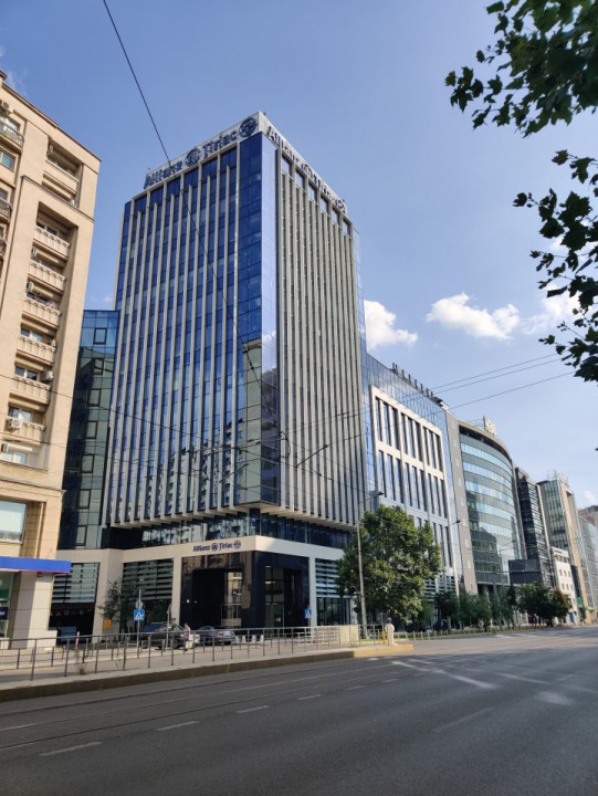 Spatiu de retail sau office in zona piata Victoriei - Tiriac Tower