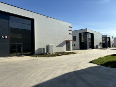 DE ÎNCHIRIAT – HALĂ INDUSTRIALĂ / LOGISTICĂ PREMIUM – DN7 