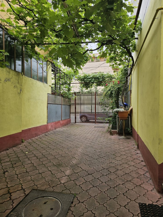 VILĂ DE VÂNZARE – ZONA EROII REVOLUȚIEI / PARCUL CAROL