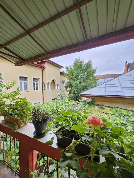 VILĂ DE VÂNZARE – ZONA EROII REVOLUȚIEI / PARCUL CAROL