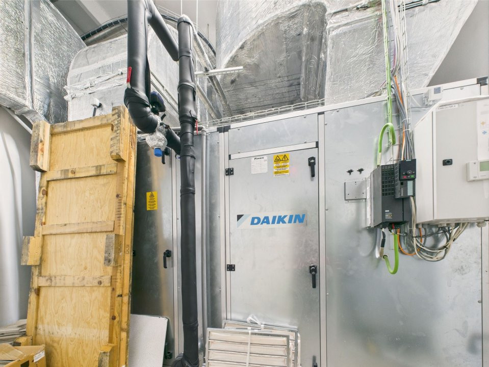 SPATIU MULTIFUNCTIONAL INDUSTRIAL SI BIROURI VITAN 