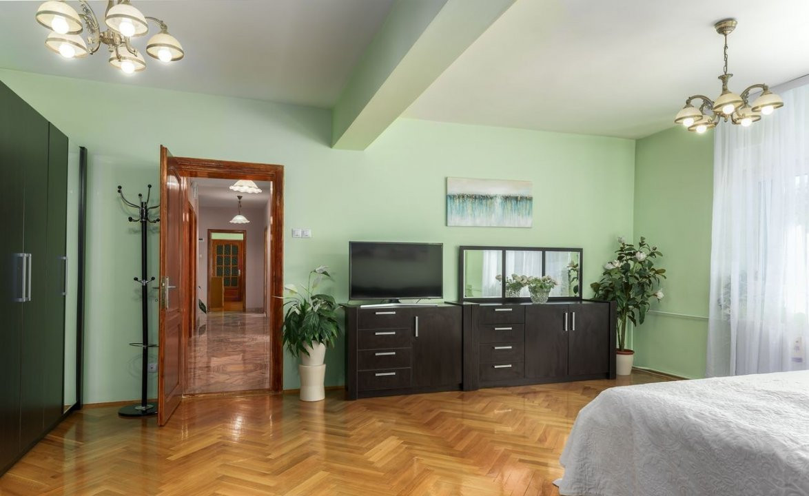 Vila eleganta langa Parcul Circului, 9 camere si 300 mp curte 