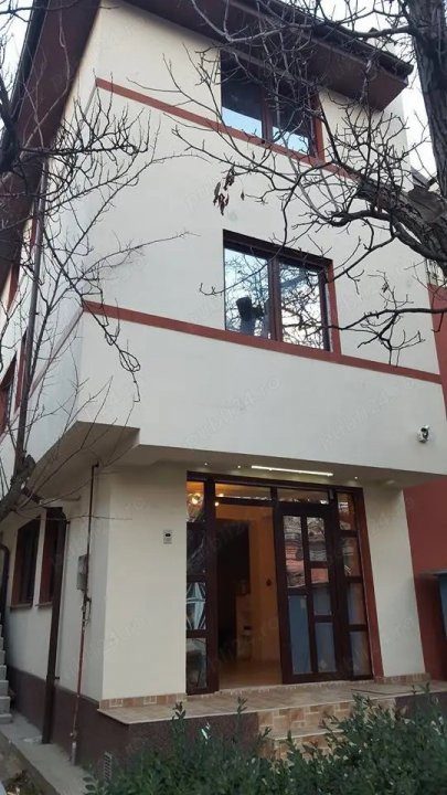 Vilă modernă cu 5 camere in Banu Manta