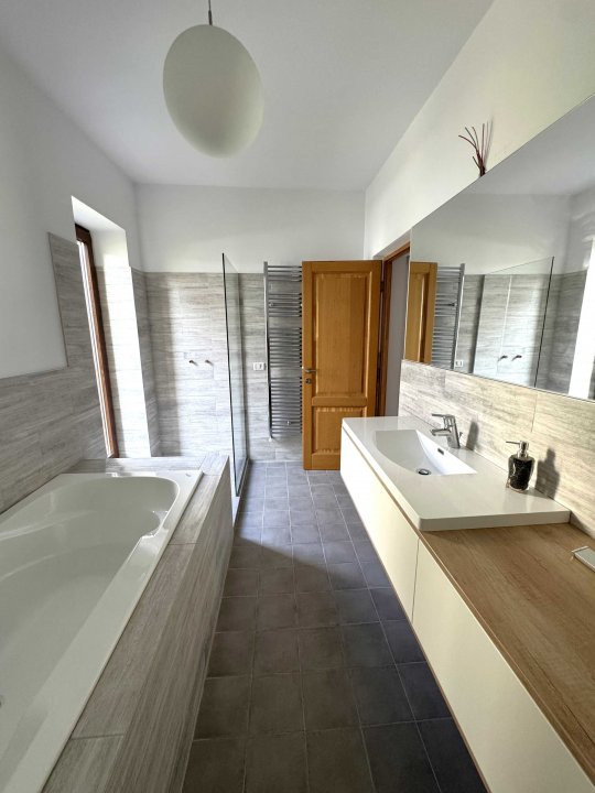 Vila tip duplex, 5 camere in Doamna Ghica 