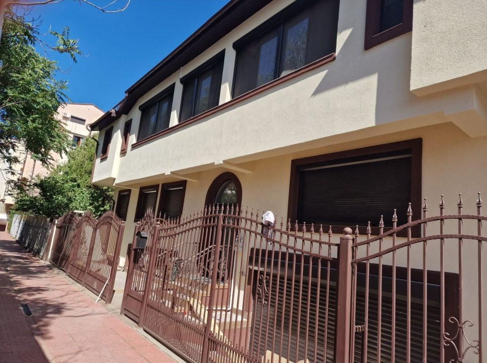 Vila moderna si spatioasa, constructie 2015, zona Mosilor