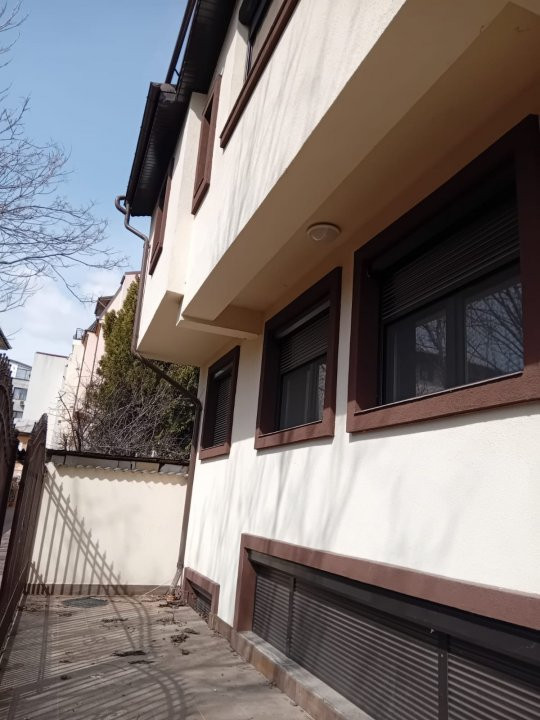 Vila moderna si spatioasa, constructie 2015, zona Mosilor