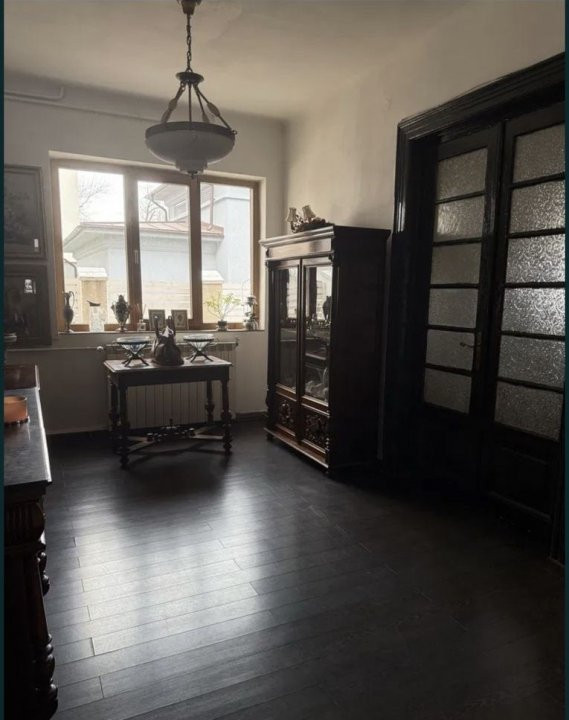 Vila cu personalitate - 6 camere in Cotroceni 