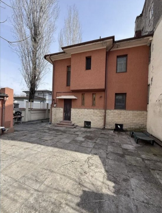 Vila cu personalitate - 6 camere in Cotroceni 