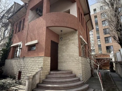 Vila cu personalitate - 6 camere in Cotroceni 