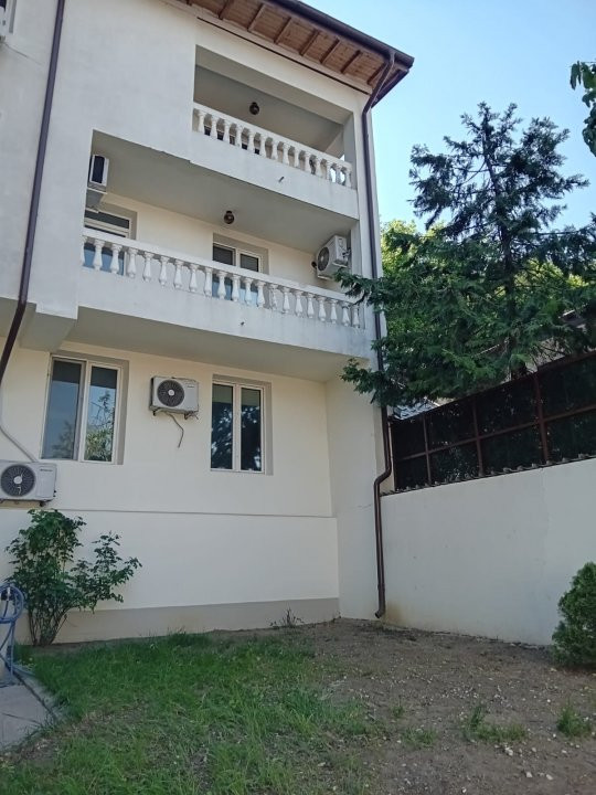 Vila spatioasa cu centrala si curte proprie -  Parcul Carol 