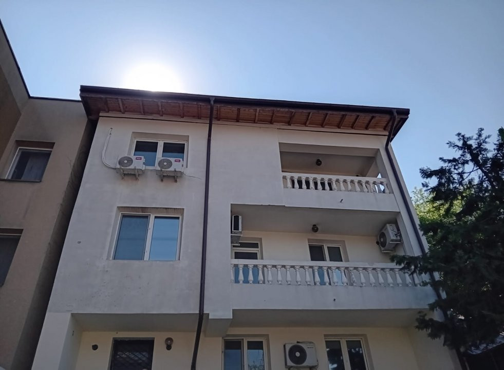 Vila spatioasa cu centrala si curte proprie -  Parcul Carol 