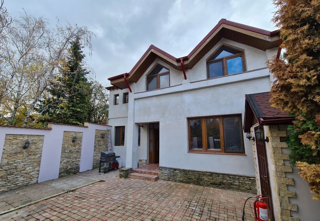 Vila cocheta cu 4 camere, parcare si curte - Baneasa