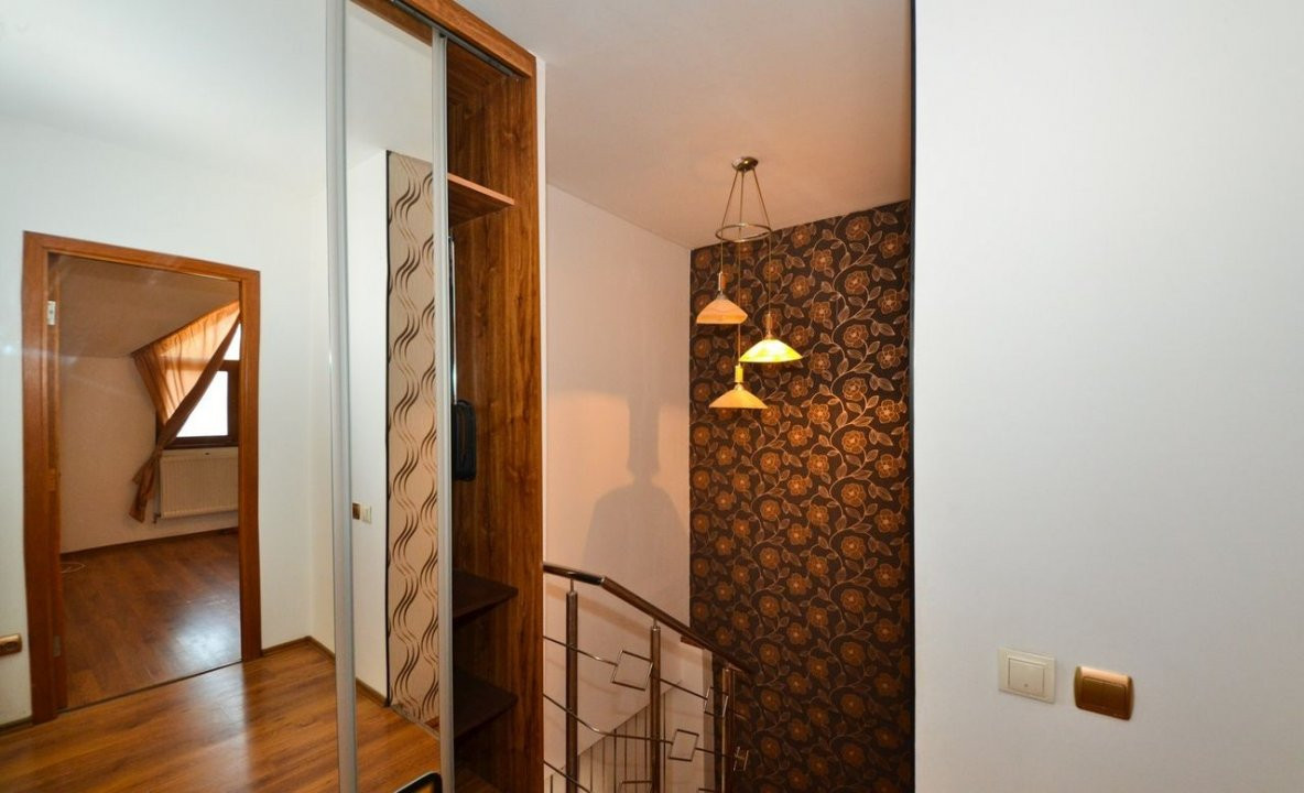 Vila cocheta cu 4 camere, parcare si curte - Baneasa